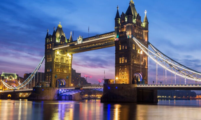 Shemale dating in UK